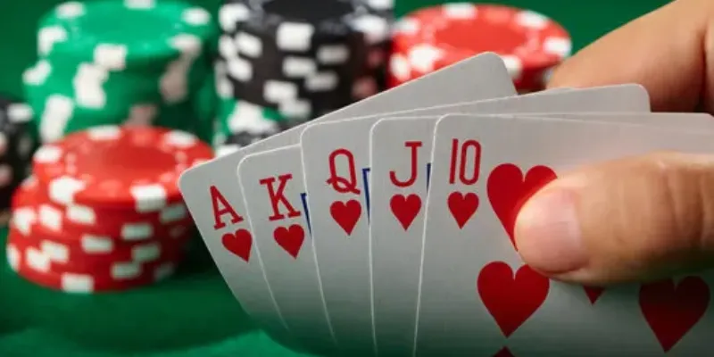 Những ưu điểm khi nắm vững luật chơi poker